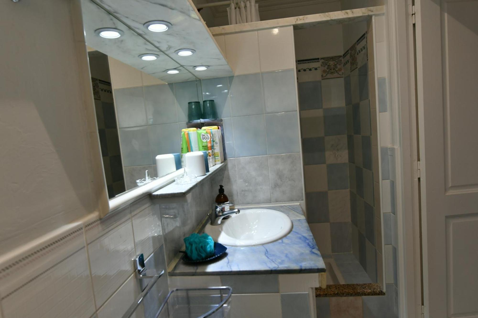 Elegant-Cosy 2P55M2 Dans Bas De Villa Provencale ! Villeneuve-Loubet Exterior foto